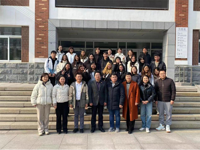 六合彩开奖记录查询网站
与泰国北碧皇家大学人文学科与社会科学院举行座谈会